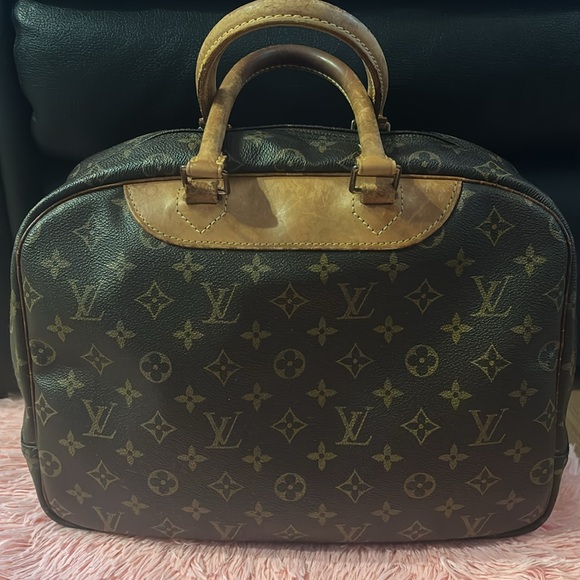 LV Deauville Handbag - Picture 8 of 15